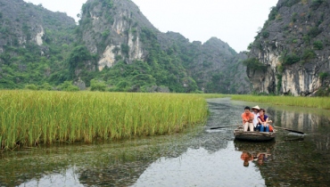 An excursion on still water in Van Long